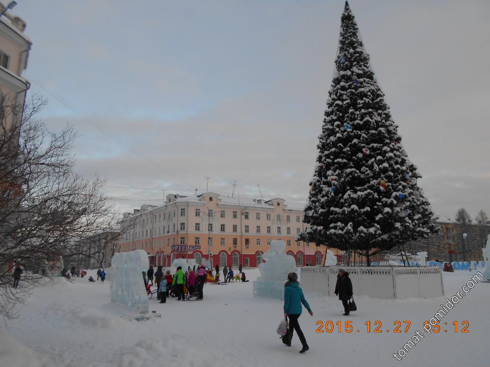 на площади