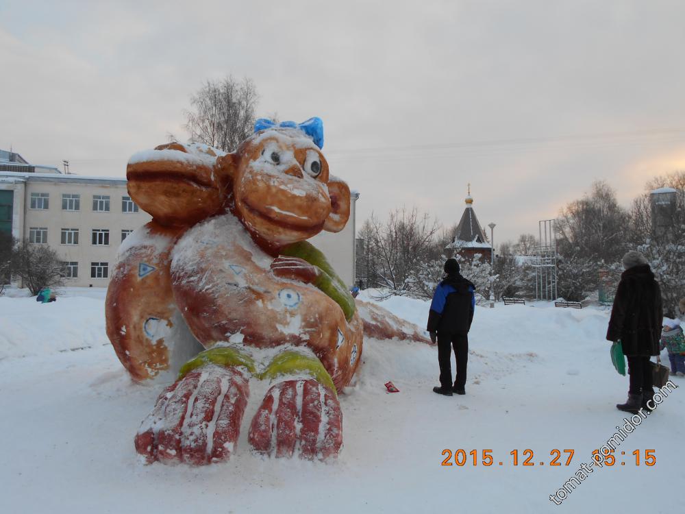 на площади