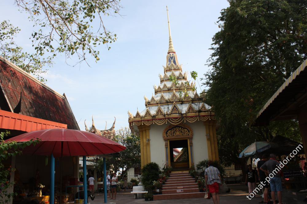 храм Wat Khao Phra Bat