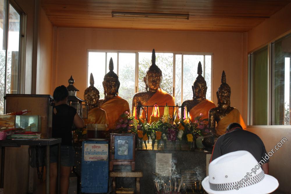 храм Wat Khao Phra Bat