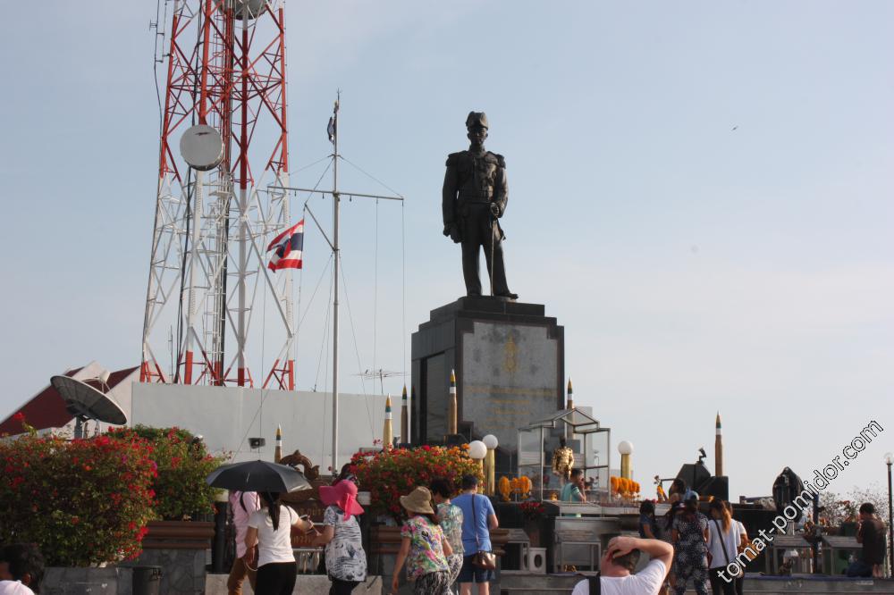 памятник адмиралу Krom Luang Jumborn Khet Udomsakdi