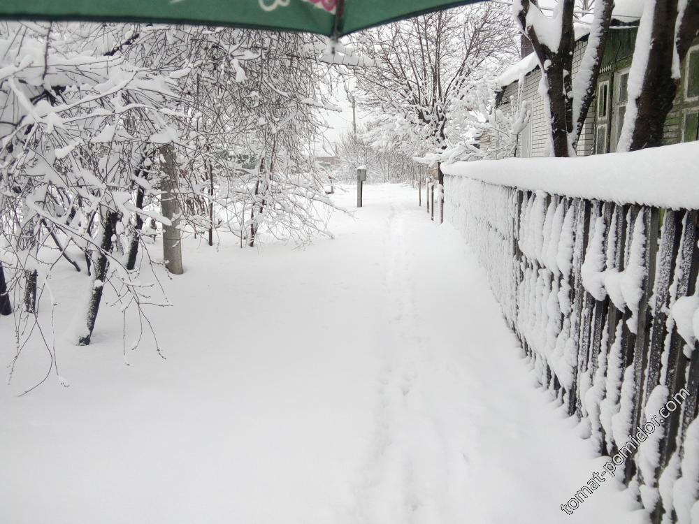 снежка немного выпало