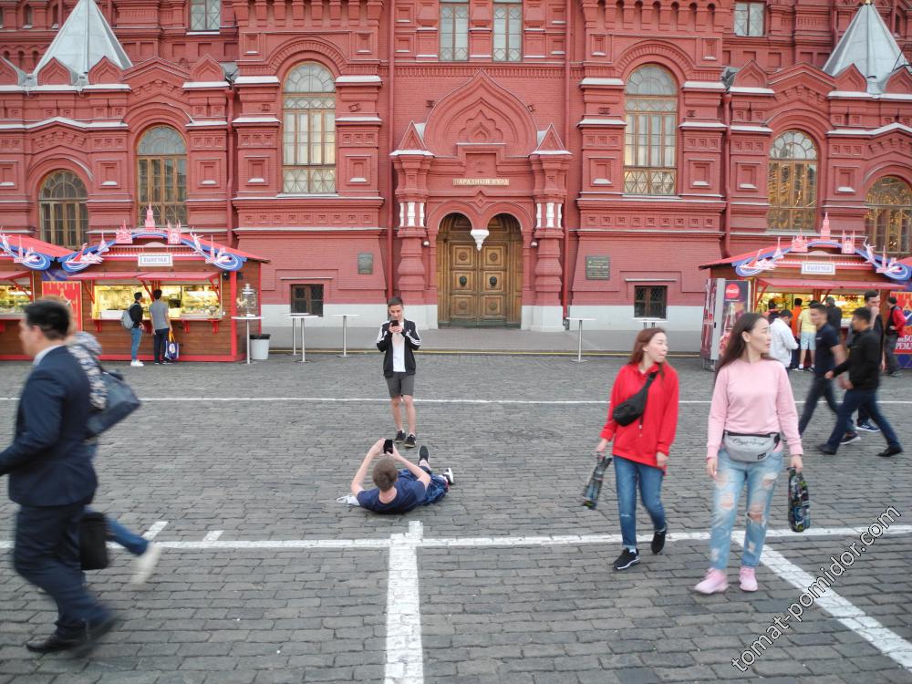 В поисках наилучшего ракурса для фото:)