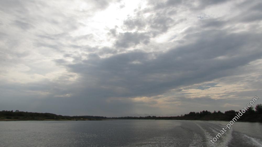 Люблю смотреть на воду и в небо