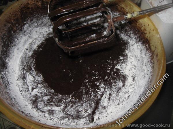 Вкусный торт с кремом из творого, чернослива и белого шоколада.