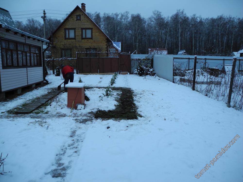 Переложили тротуарную плитку